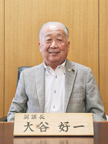 自席にて